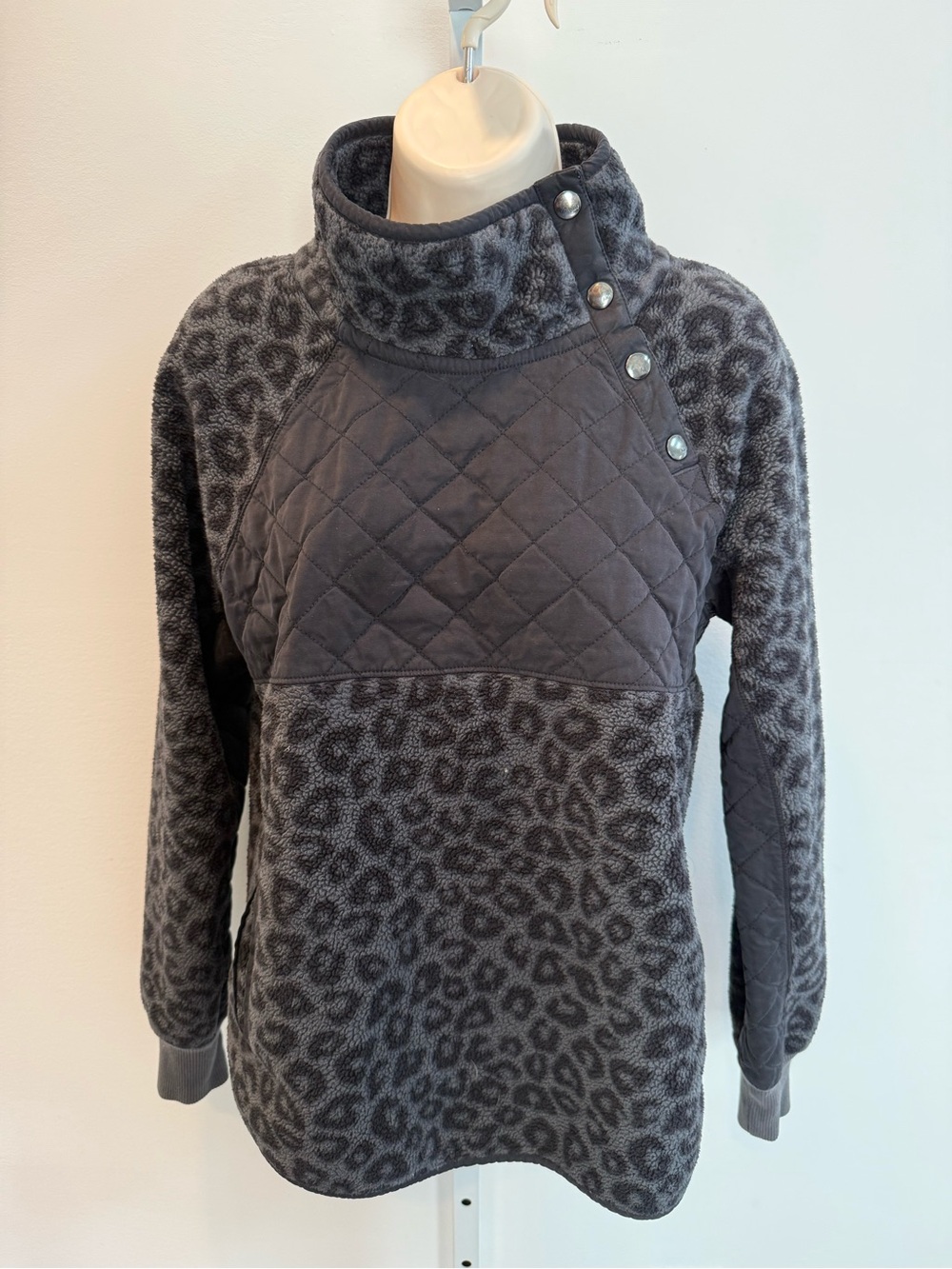 Abercrombie & Fitch Charcoal Leopard Quilted Snap-T Funnel Sweater Cheetah